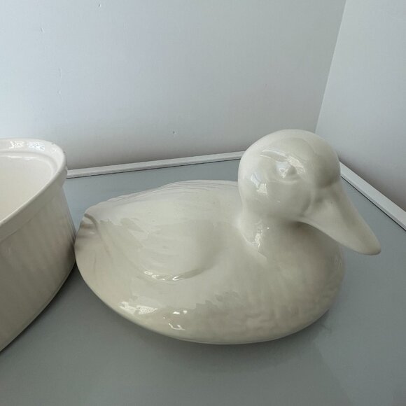 Vintage Covered White Ceramic Duck Serving Dish - Picture 9 of 10